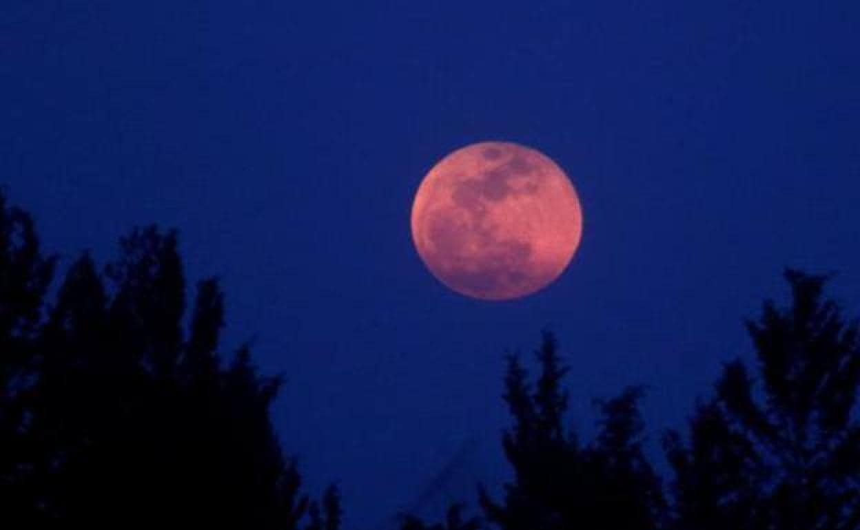 Superluna de agosto cuándo se puede ver y cómo afectará a la visión de